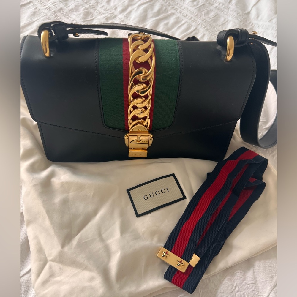 Gucci Sylvie Medium shoulder bag with ribbon